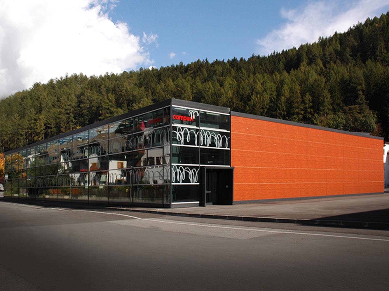 Dreifachturnhalle Bruneck, Italien, Außenfassade