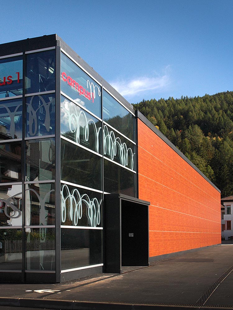 Dreifachturnhalle Bruneck, Italien, Außenfassade